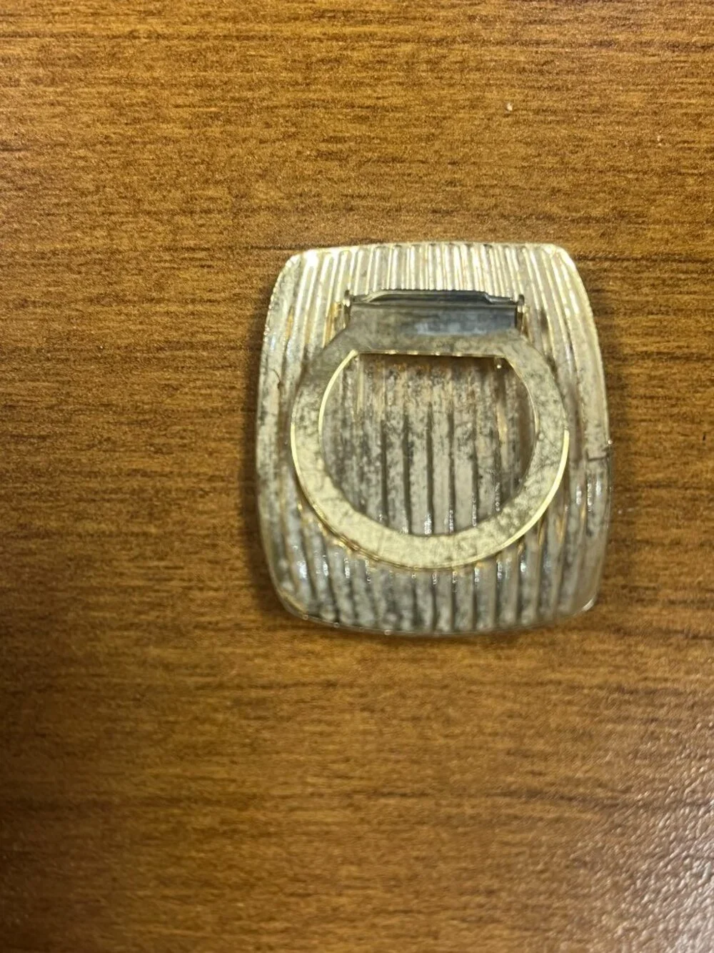 Vintage 1980s Shiny Linear Ornate Gold Tone Rounded Rectangle Scarf Clip
